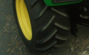 Puutarha traktorin renkaat